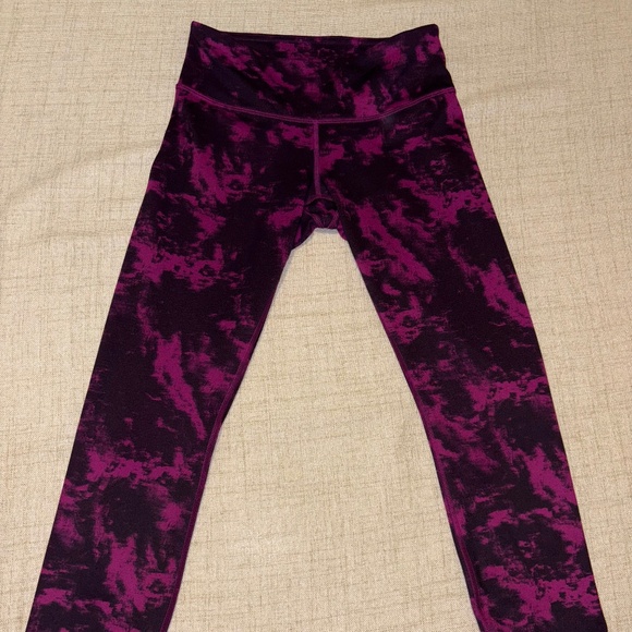 Lululemon | Women's Wunder Under Crop II | Size 4 - Picture 2 of 5